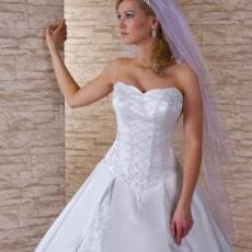 200-249-es fehér zsinóros, magyaros menyasszonyi ruha